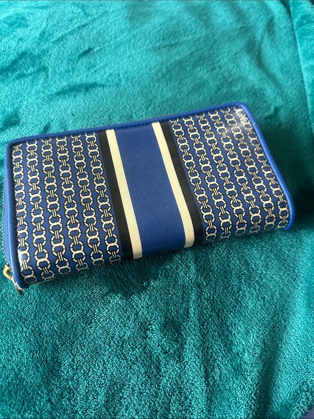 Tory Burch Gemini Link Continental Wallet in Royal Blue and Black
